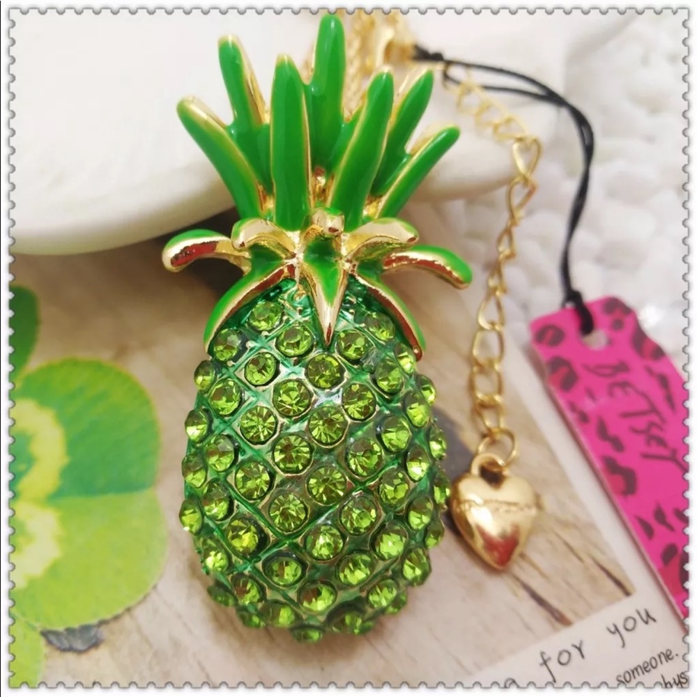 NWT green pineapple 🍍 crystal rhinestone necklace - Picture 2 of 7